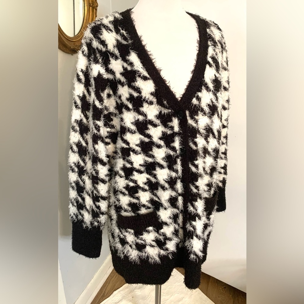 Isaac Mizrahi Live 2X Plus black white Houndstooth cardigan sweater Cozycore - Picture 2 of 14